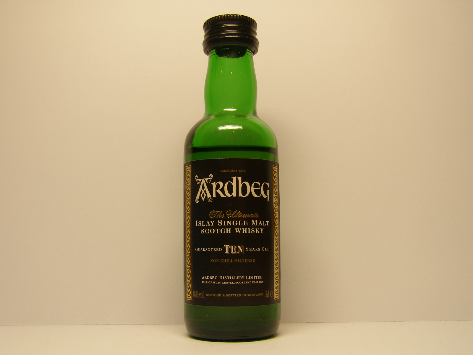 Ardbeg lanserar ännu en ikonisk presentförpackning - en hyllning till ön  och destilleriets profiler - Vinmagasinet Livets Goda / Wine Magazine