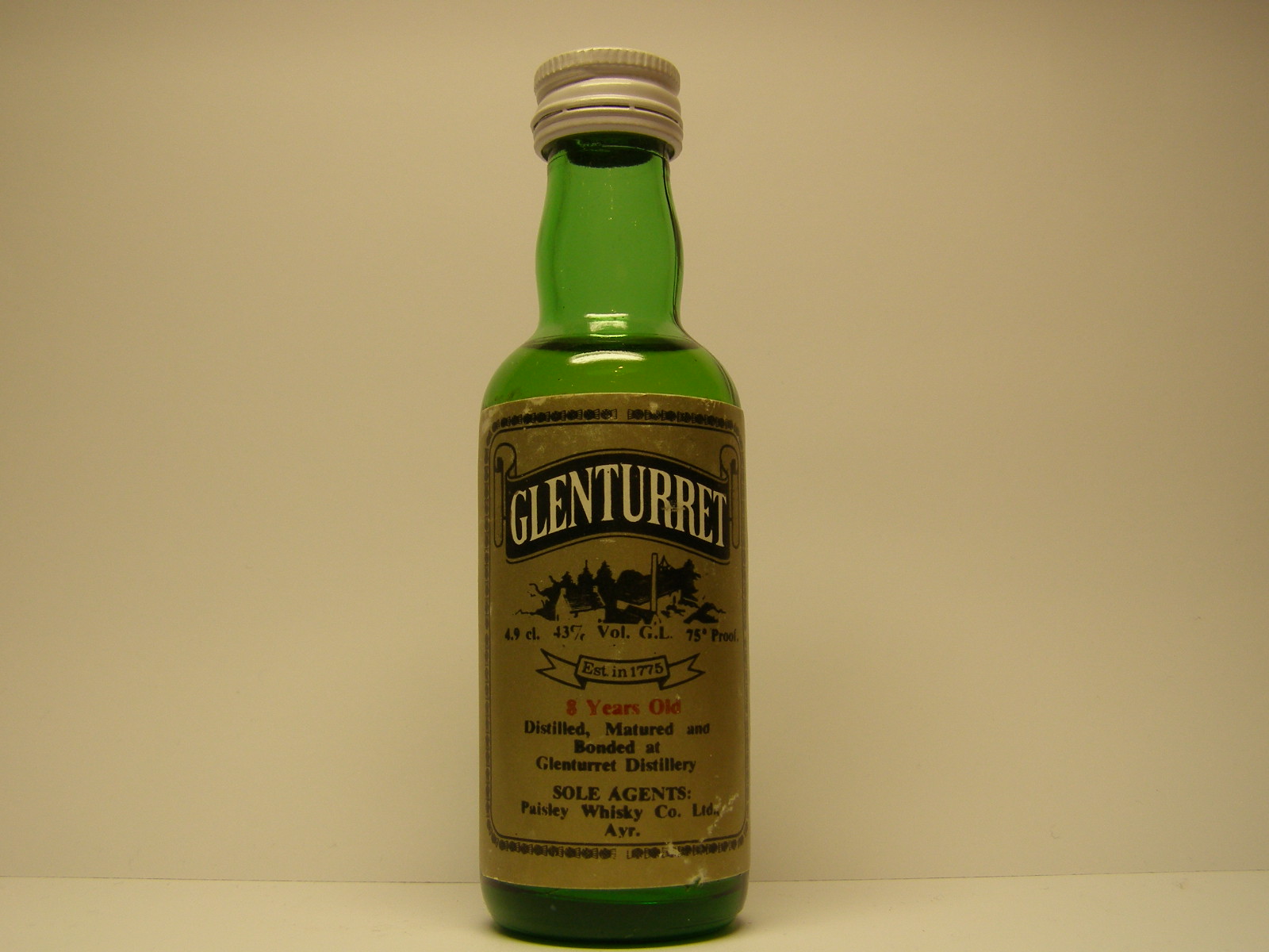 8yo 4.9cl. 43% Vol. G.L. 75´Proof.