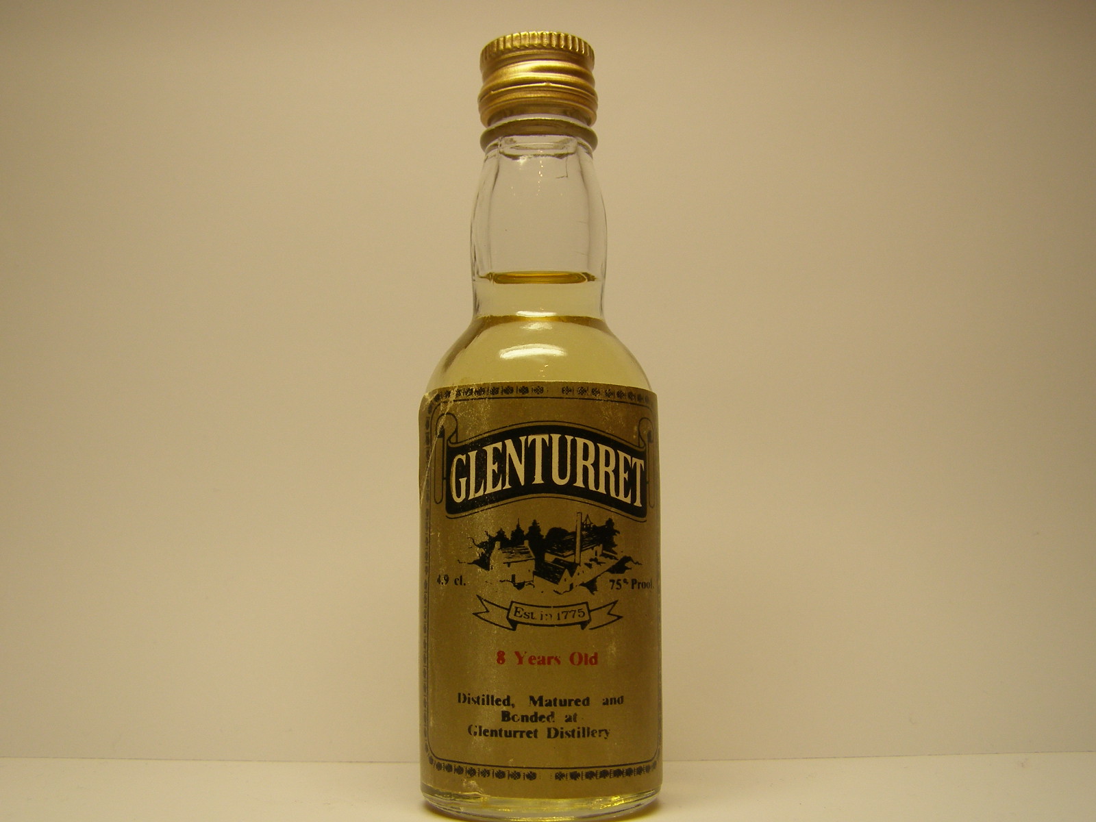 8yo 4.9cl. 75´Proof.